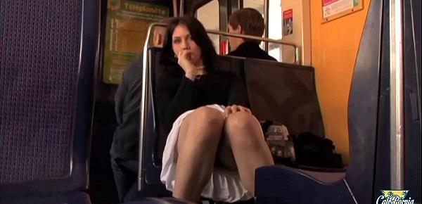  Milka Manson, jeune exhib, elle veut du sexe hard